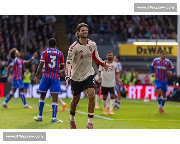 乔 - 科尔痛批利物浦防线:范戴克科纳特太糟,凯尔凯兹半场灾难 乔 - 科尔痛批利物浦防线:范戴克科纳特太糟,凯尔凯兹半场灾难