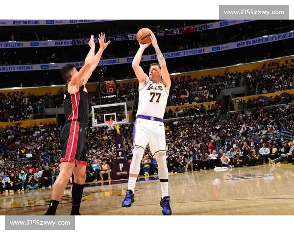 湖人對決熱火總決賽第三場直播看點全面解析與走勢前瞻焦點球星表現(xiàn)